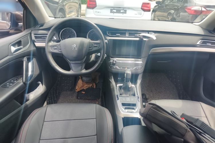Used Peugeot 408 2014 1.8L Automatic Luxury Edition Center Console