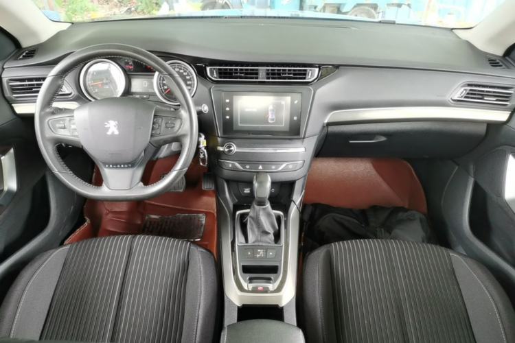 Used Peugeot 408 2014 1.8L Automatic Luxury Edition Center Console