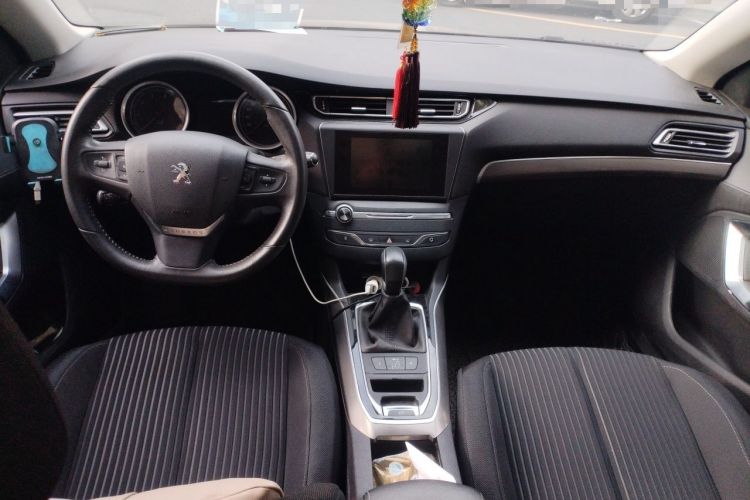 Used Peugeot 408 2014 1.8L Automatic Luxury Edition Center Console
