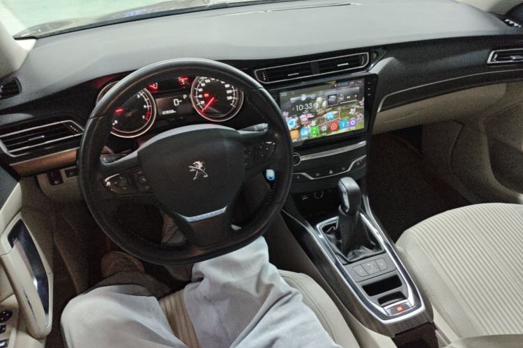 Used Peugeot 408 2014 1.8L Automatic Luxury Edition Center Console