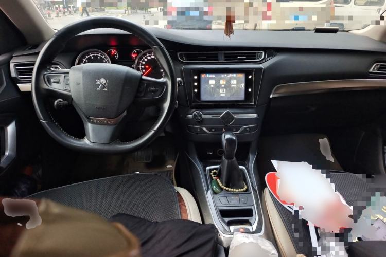 Used Peugeot 408 2014 1.8L Automatic Luxury Edition Center Console