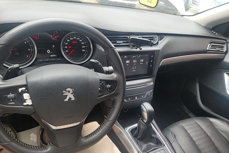 Used Peugeot 408 2014 1.6T Automatic Supreme Edition Center Console