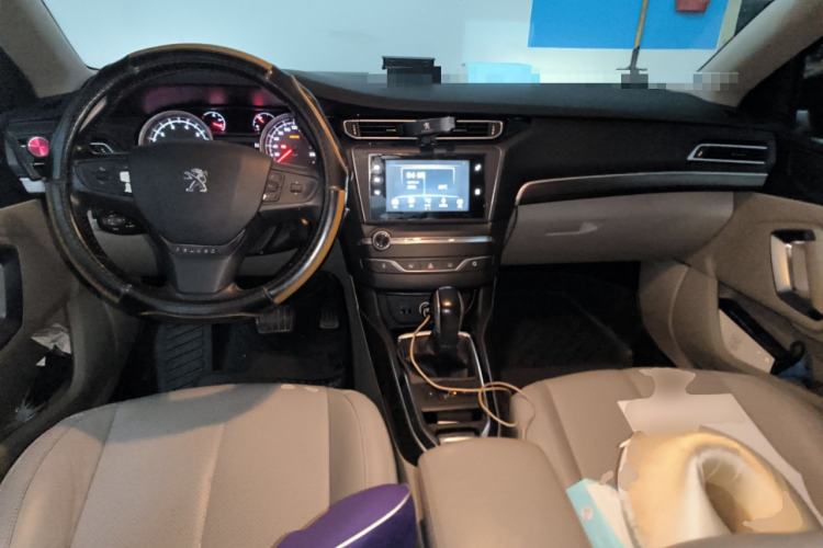 Used Peugeot 408 2014 1.8L Automatic Luxury Edition Center Console