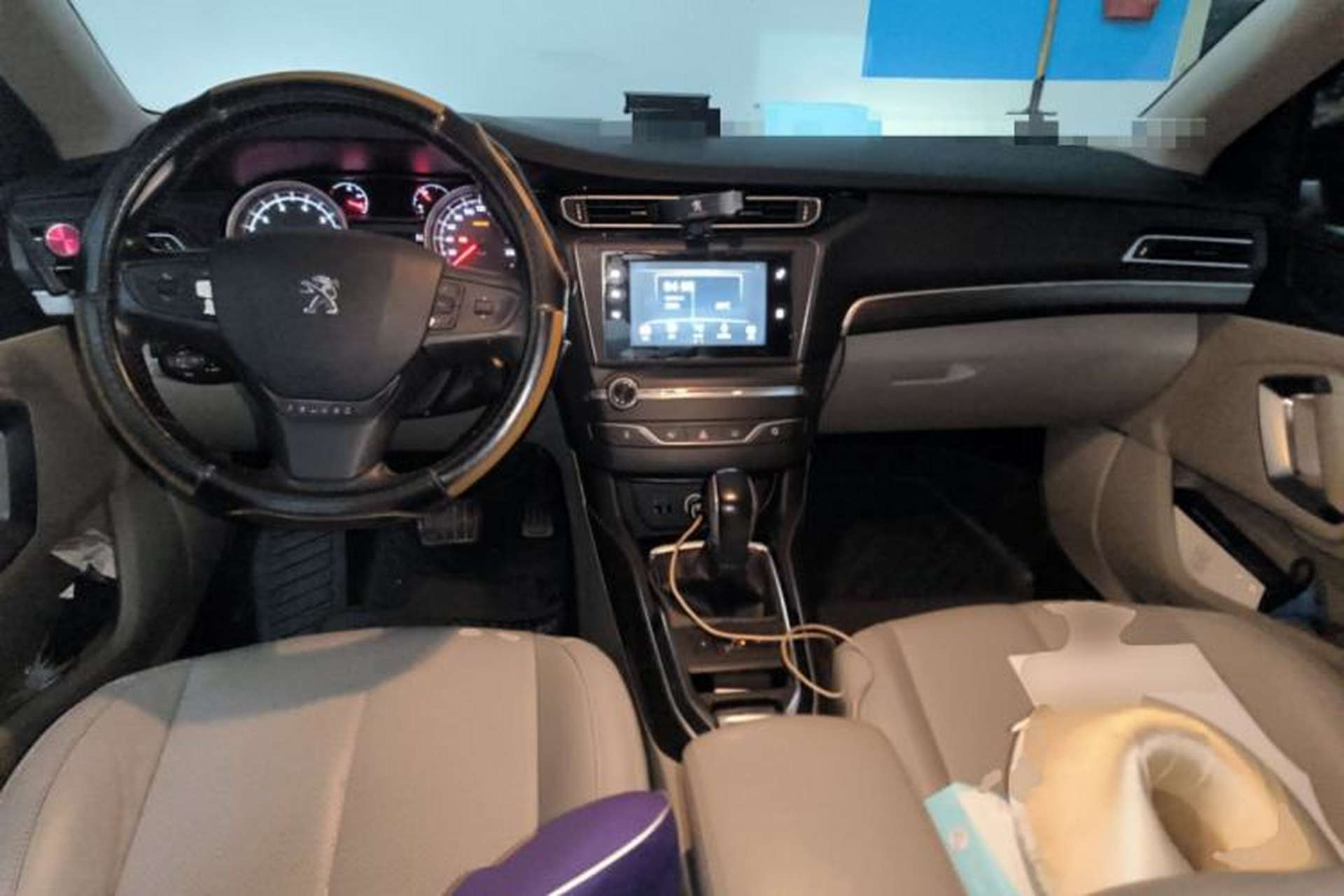 Used Peugeot 408 2014 1.8L Automatic Luxury Edition Center Console