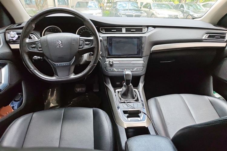 Used Peugeot 408 2014 1.8L Automatic Luxury Edition Center Console