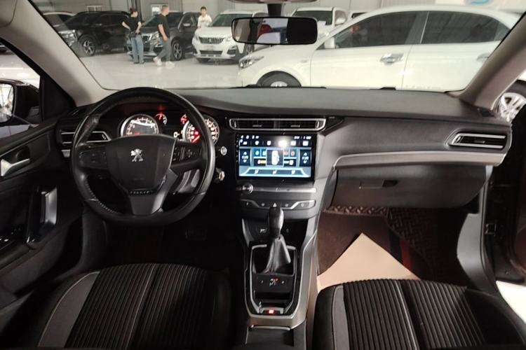 Used Peugeot 408 2014 1.8L Automatic Luxury Edition Center Console