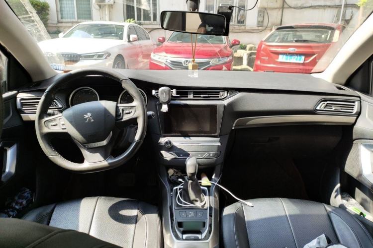 Used Peugeot 408 2014 1.8L Automatic Luxury Edition Center Console