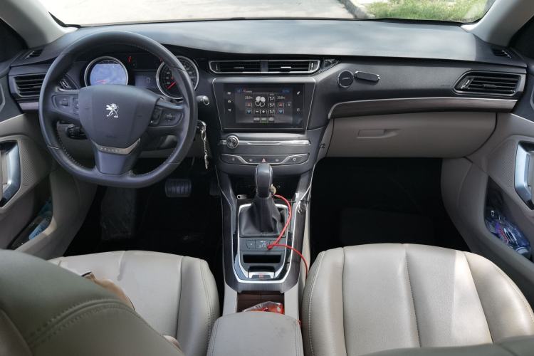 Used Peugeot 408 2014 1.8L Automatic Luxury Edition Center Console