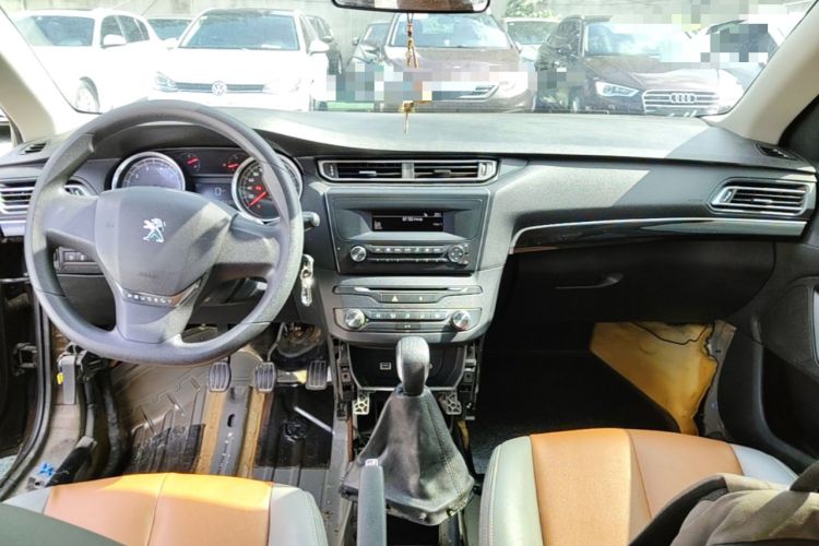 Used Peugeot 408 2014 1.8L Manual Leading Edition Center Console