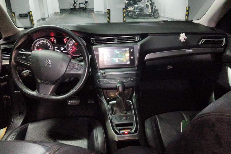 Used Peugeot 408 2014 1.8L Automatic Luxury Edition Center Console