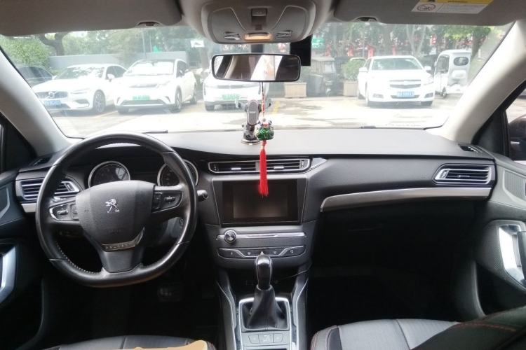 Used Peugeot 408 2014 1.8L Automatic Luxury Edition Center Console