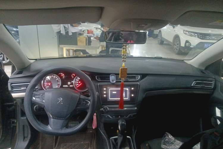 Used Peugeot 408 2014 1.8L Automatic Luxury Edition Center Console