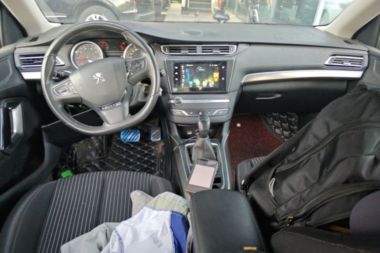 Used Peugeot 408 2014 1.8L Automatic Luxury Edition Center Console
