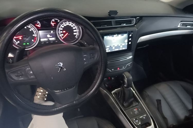 Used Peugeot 408 2014 1.6T Automatic Supreme Edition Center Console