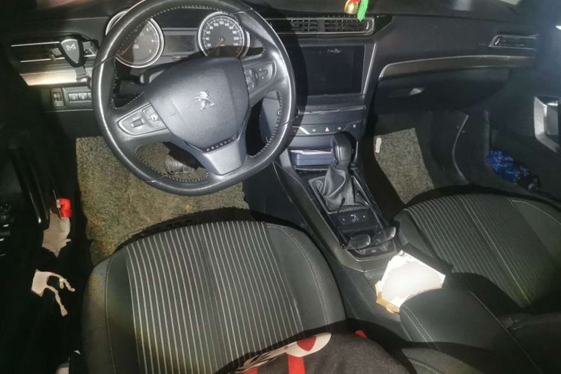Used Peugeot 408 2014 1.8L Automatic Luxury Edition Center Console