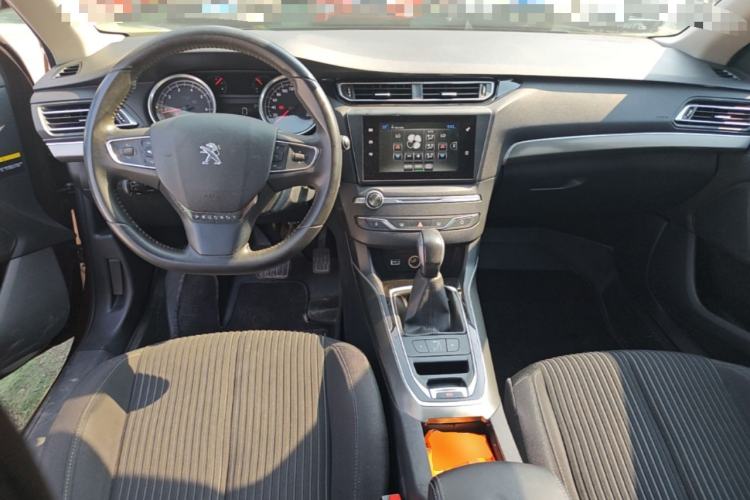 Used Peugeot 408 2014 1.8L Automatic Luxury Edition Center Console