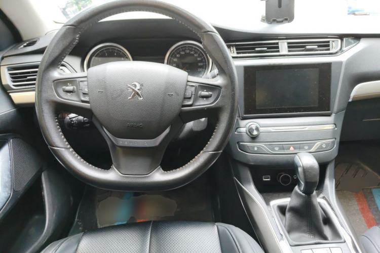 Used Peugeot 408 2014 1.8L Automatic Luxury Edition Center Console