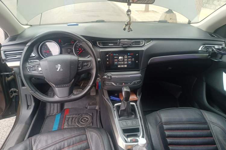 Used Peugeot 408 2014 1.8L Automatic Luxury Edition Center Console