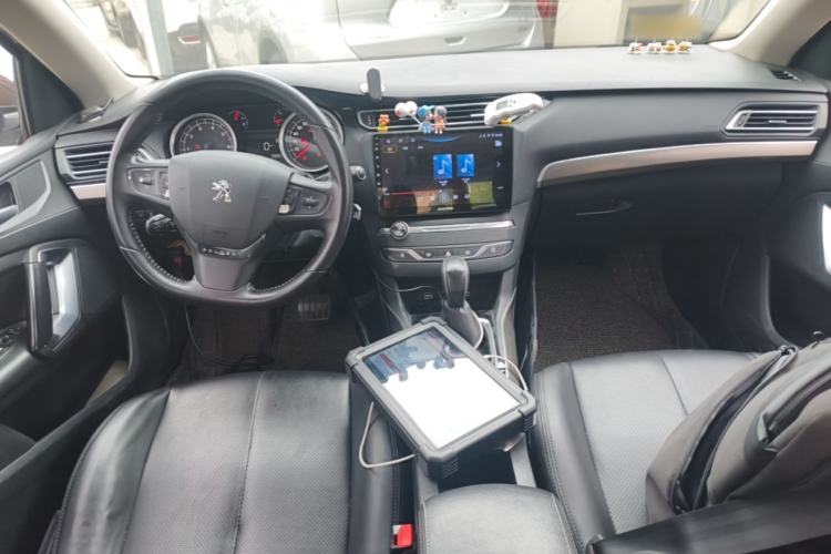 Used Peugeot 408 2014 1.8L Automatic Luxury Edition Center Console