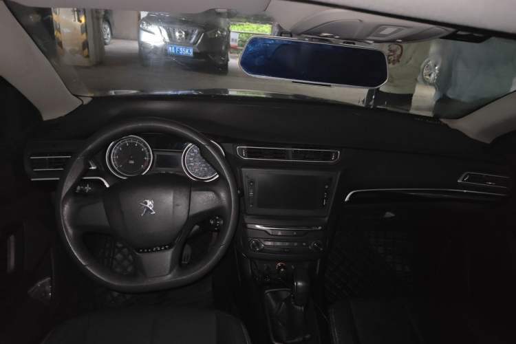 Used Peugeot 408 2014 1.8L Manual Leading Edition Center Console