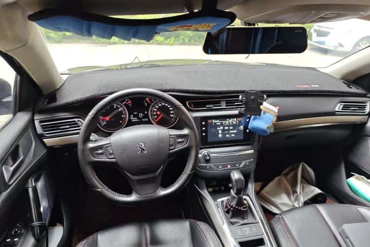 Used Peugeot 408 2014 1.8L Automatic Luxury Edition Center Console