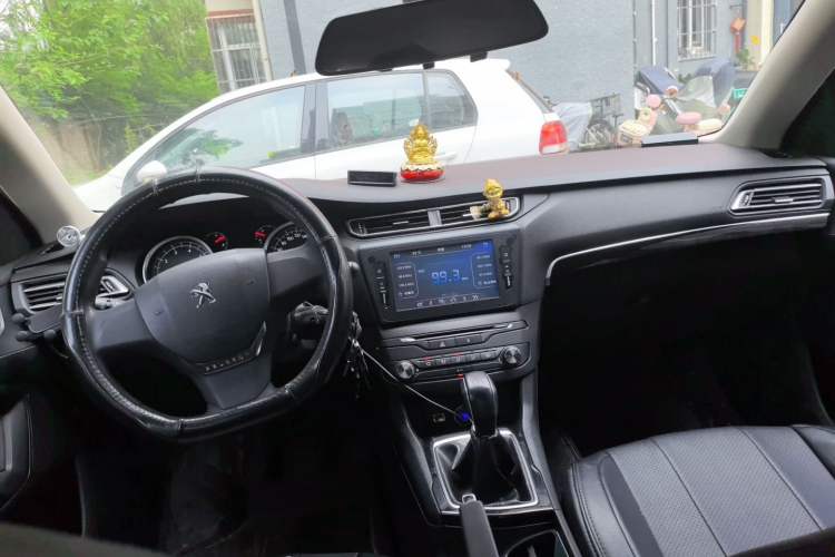 Used Peugeot 408 2014 1.8L Manual Leading Edition Center Console