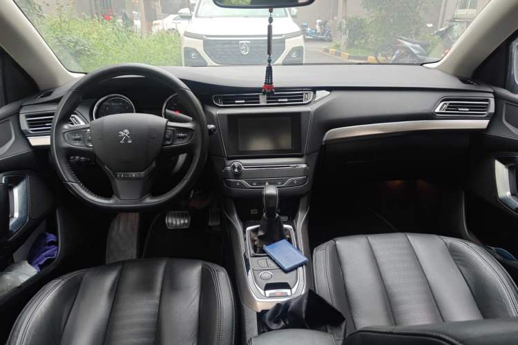Used Peugeot 408 2014 1.6T Automatic Prestige Edition Center Console