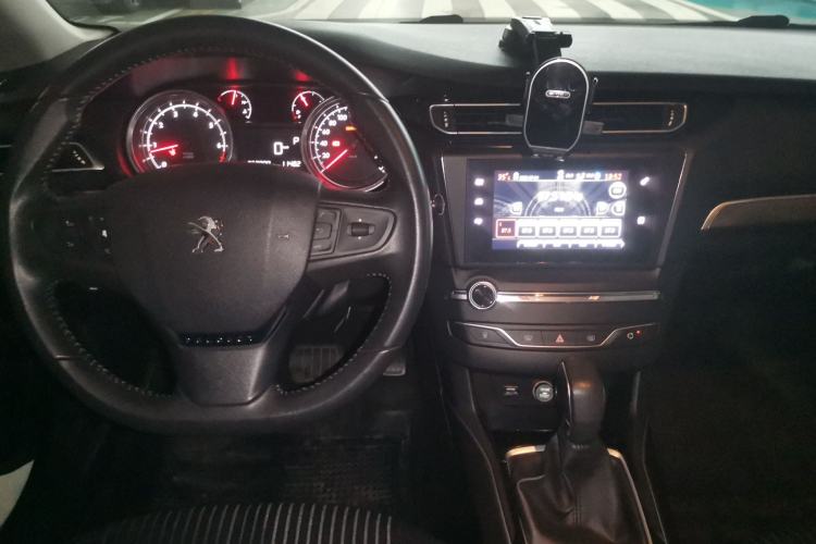 Used Peugeot 408 2014 1.8L Automatic Luxury Edition Center Console