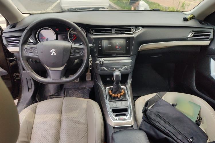 Used Peugeot 408 2014 1.8L Automatic Luxury Edition Center Console