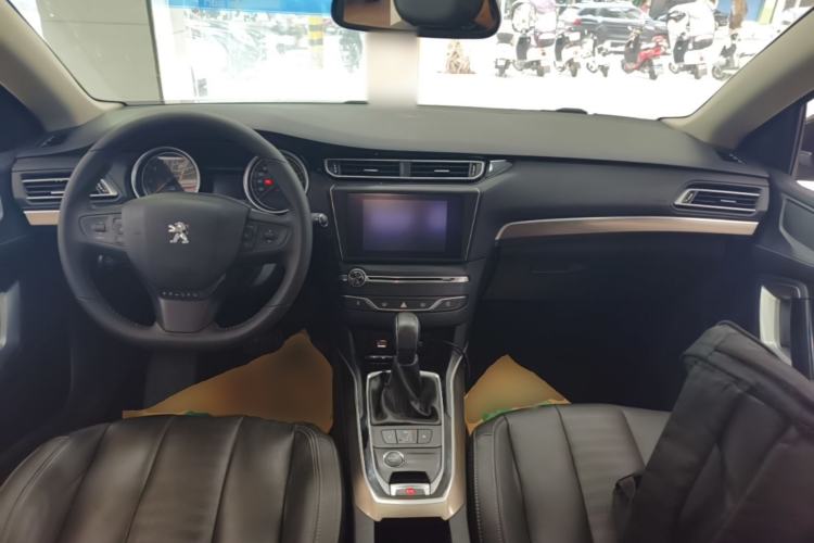 Used Peugeot 408 2014 1.6T Automatic Prestige Edition Center Console