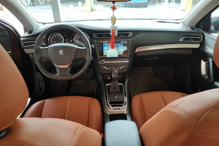 Used Peugeot 408 2014 1.8L Automatic Luxury Edition Center Console