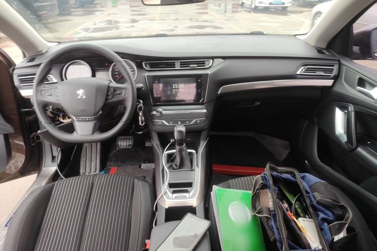 Used Peugeot 408 2014 1.8L Automatic Luxury Edition Center Console