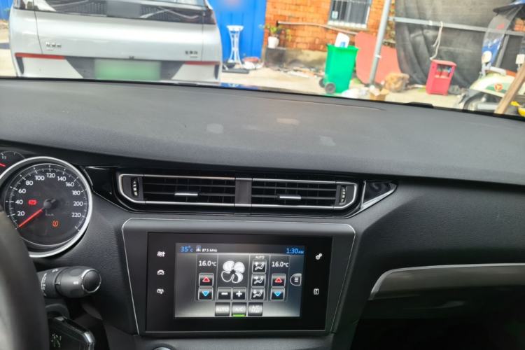Used Peugeot 408 2014 1.8L Automatic Luxury Edition Center Console