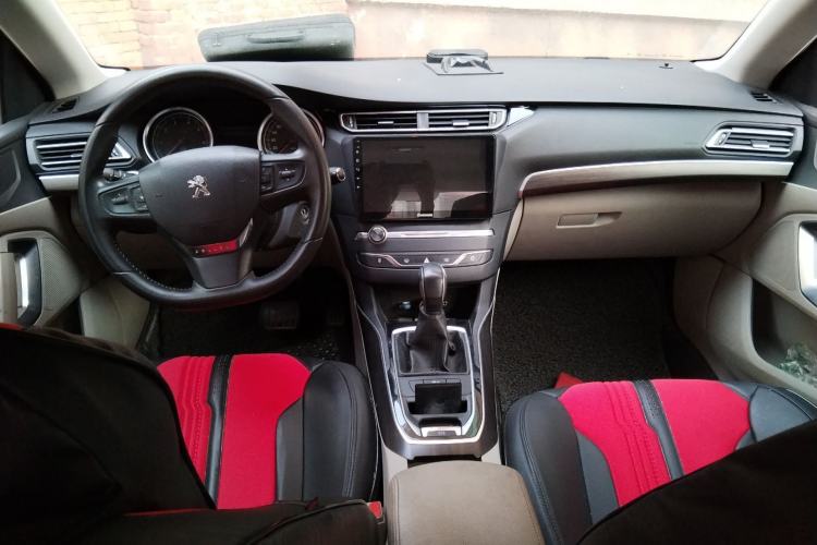 Used Peugeot 408 2014 1.8L Automatic Luxury Edition Center Console