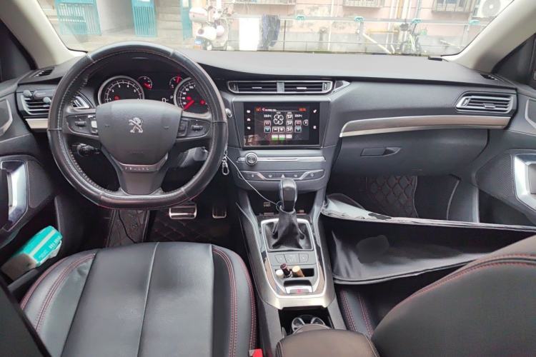 Used Peugeot 408 2014 1.8L Automatic Luxury Edition Center Console