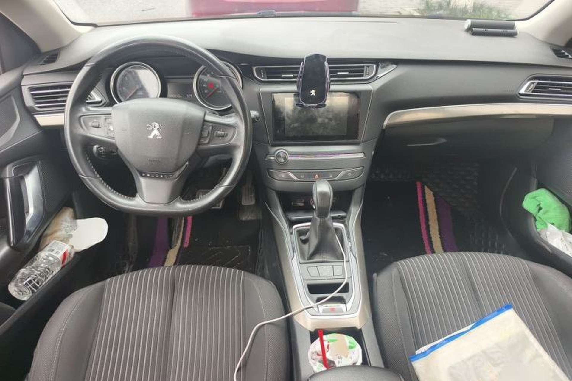 Used Peugeot 408 2014 1.8L Automatic Luxury Edition Center Console