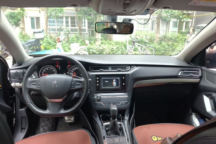 Used Peugeot 408 2014 1.8L Automatic Luxury Edition Center Console