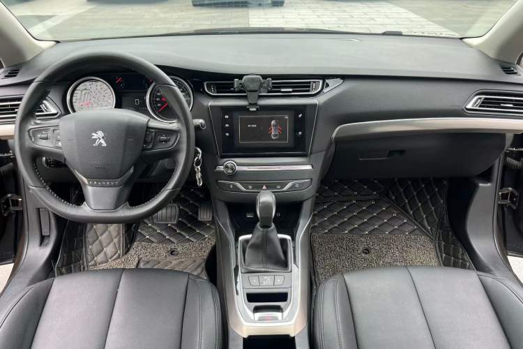 Used Peugeot 408 2014 1.8L Automatic Luxury Edition Center Console