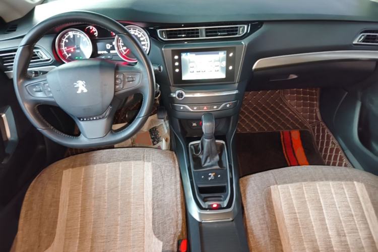 Used Peugeot 408 2014 1.8L Automatic Luxury Edition Center Console