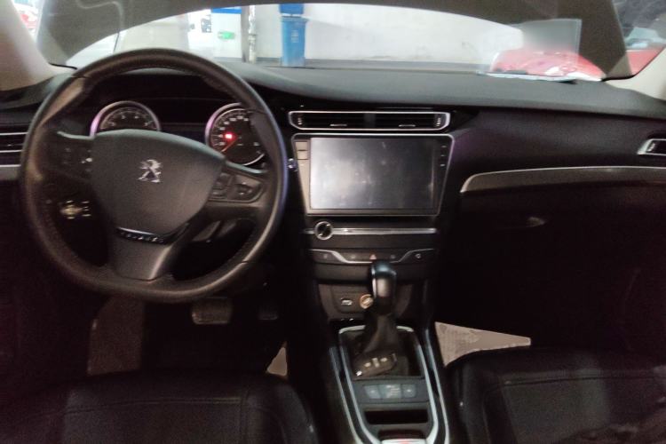Used Peugeot 408 2014 1.8L Automatic Luxury Edition Center Console