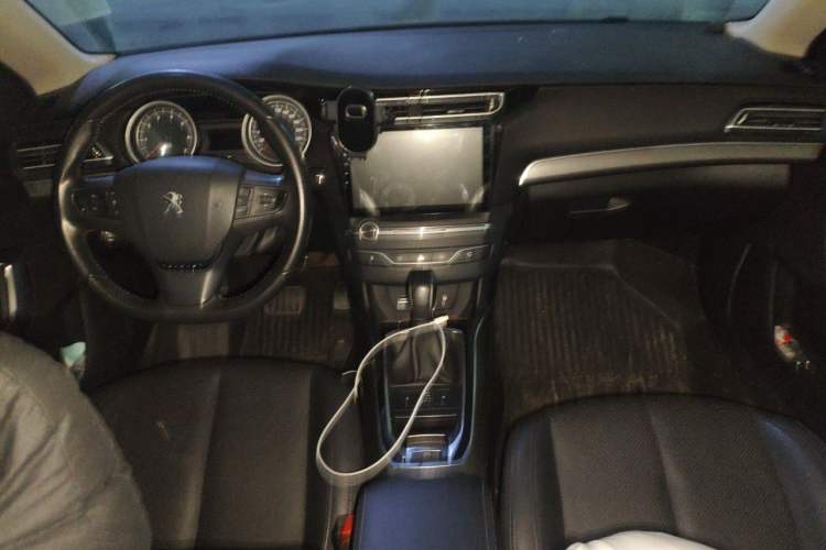 Used Peugeot 408 2014 1.8L Automatic Luxury Edition Center Console