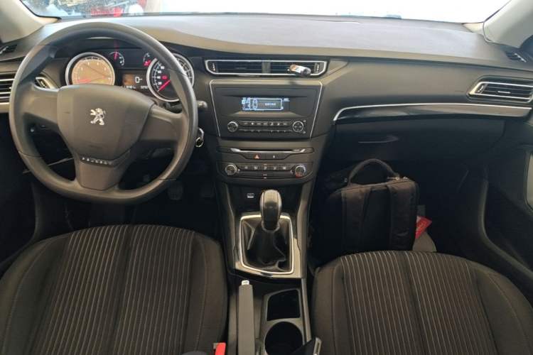Used Peugeot 408 2014 1.8L Manual Leading Edition Center Console