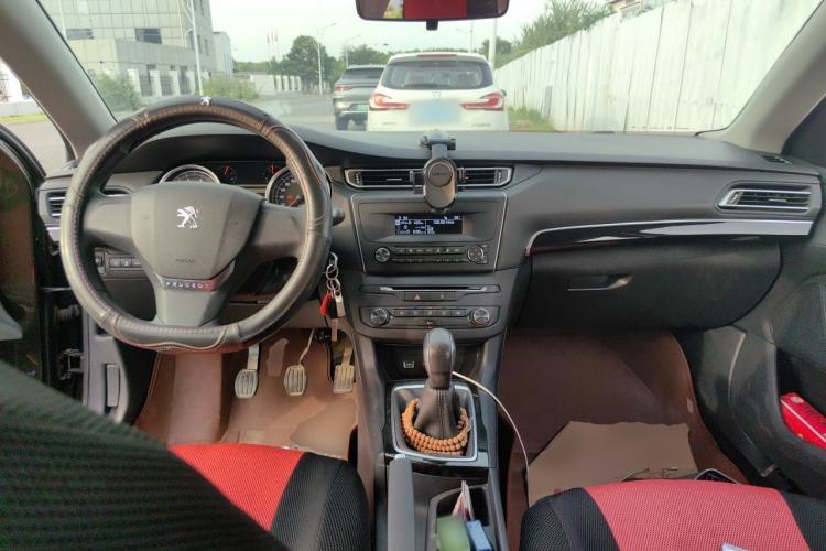 Used Peugeot 408 2014 1.8L Manual Leading Edition Center Console