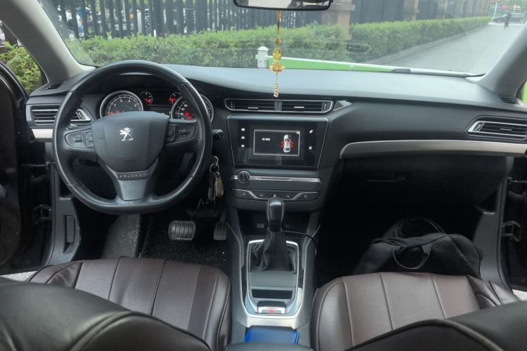 Used Peugeot 408 2014 1.8L Automatic Luxury Edition Center Console