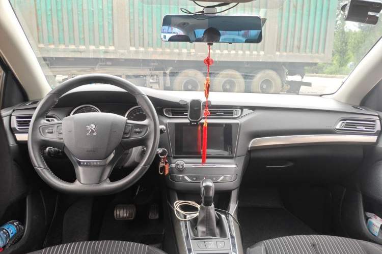 Used Peugeot 408 2014 1.8L Automatic Luxury Edition Center Console