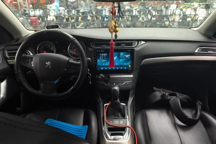 Used Peugeot 408 2014 1.8L Automatic Luxury Edition Center Console