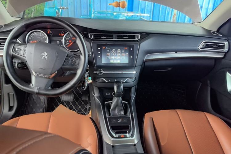 Used Peugeot 408 2014 1.8L Automatic Luxury Edition Center Console
