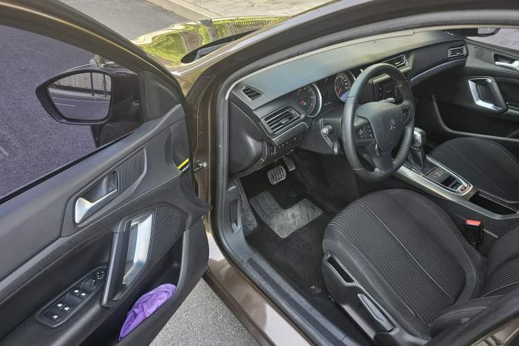 Used Peugeot 408 2014 1.8L Automatic Luxury Edition Driver Seat
