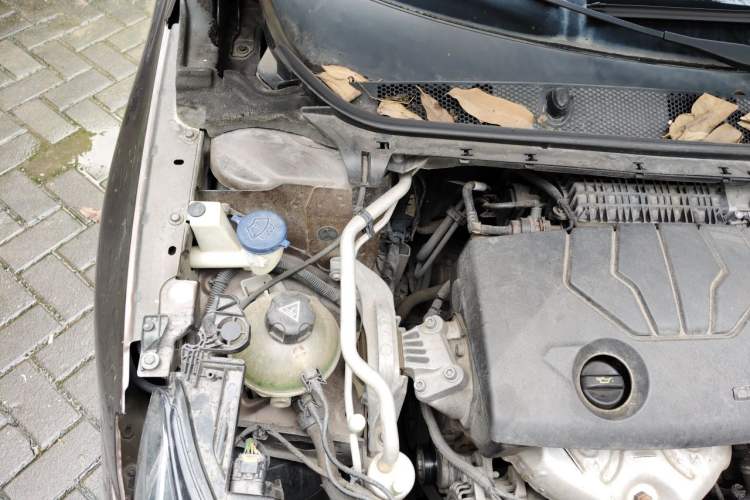 Used Peugeot 408 2014 1.8L Automatic Luxury Edition Engine Bay Right