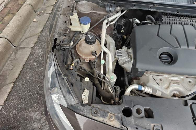 Used Peugeot 408 2014 1.8L Automatic Luxury Edition Engine Bay Right